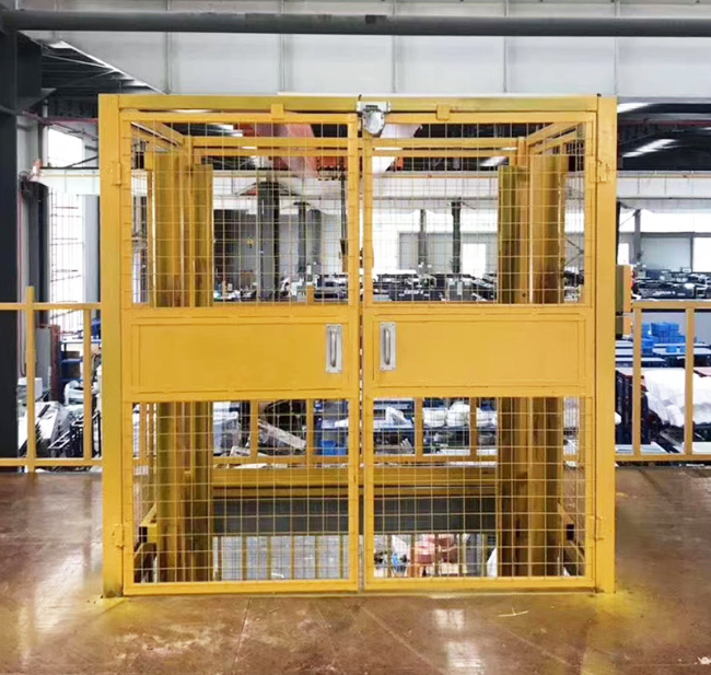 青原智能导轨式升降机亮相