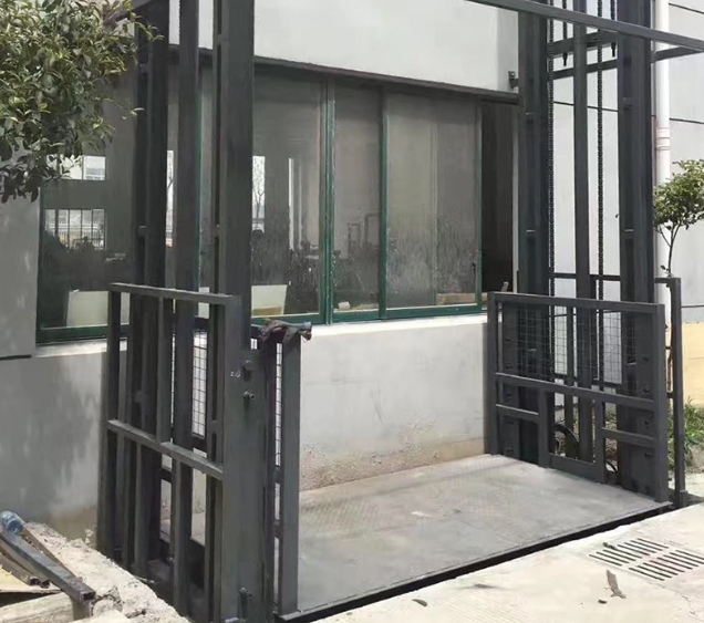 青原导轨式施工升降机助力民生工程提速增效